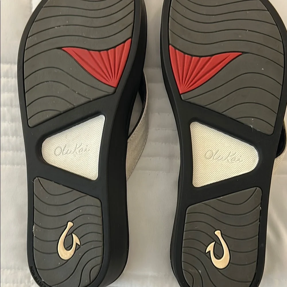 OluKai Pi'o Lua Wedged Sandals - Picture 2 of 4